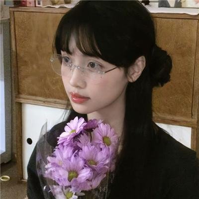 看她轻轻的飞起